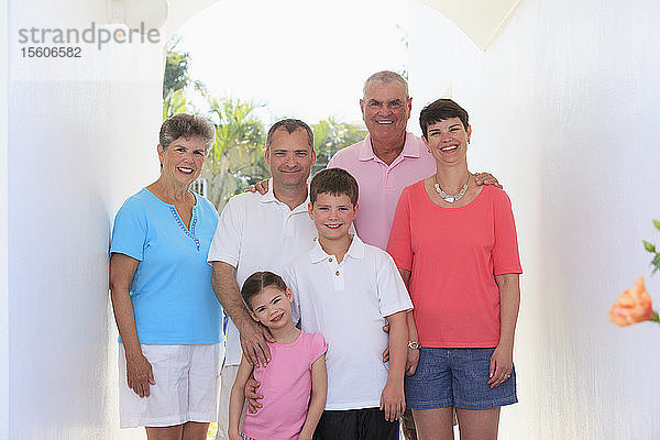 Porträt einer lächelnden Familie