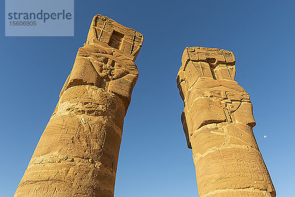 Hathor-Säulen des Tempels der Mut (Tempel B300)  Berg Jebel Barkal; Karima  Nordstaat  Sudan