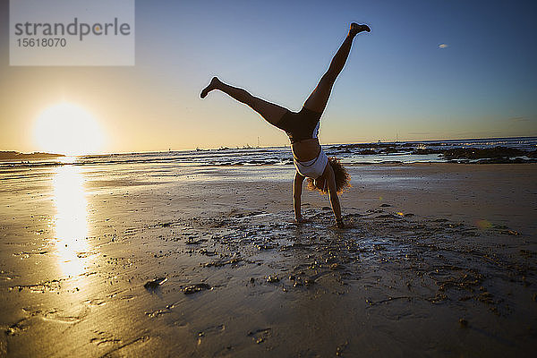 Tanzen am Strand von Costa Rica