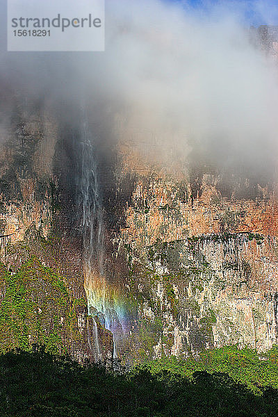Südwestliche Felswand vom Aufstiegsvorsprung  Berg Roraima (Cerro Roraima)  Tepuis  Estado Bolivar  Venezuela  Südamerika