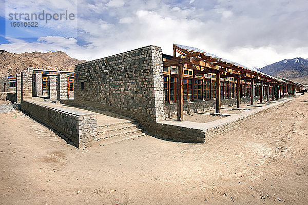 Solarmodule am Druk Padma Karpo Institut in Ladakh  Indien