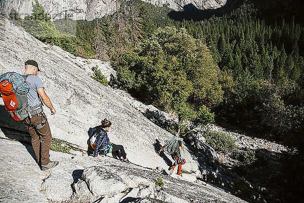 Bergsteiger verlassen The Grack (5.6) im Yosemite Valley.