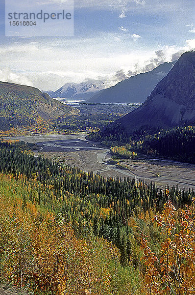 Nizina River Valley im Herbst  Wrangell-St. Elias National Park  Alaska.