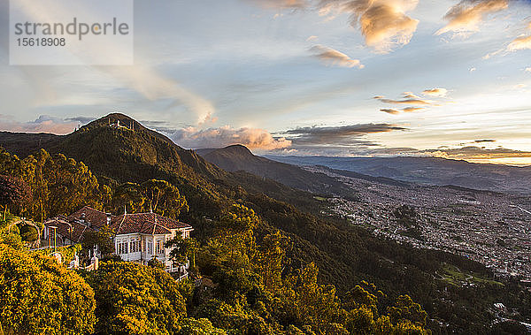 Der Blick vom Berg Monserrate  der die Innenstadt von Bogota  Kolumbien  überblickt.