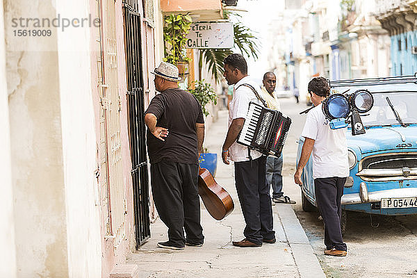 Kubanische Musiker auf den Straßen von Havanna