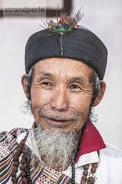 Naphe Lepcha  70  ist ein Bhom Thing (ein Dhami/Schamane  der die Natur kanalisiert). Sikkim  Indien.