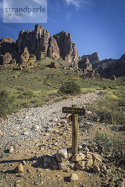 Siphon Draw Trail Zeichen in den Superstition Mountains