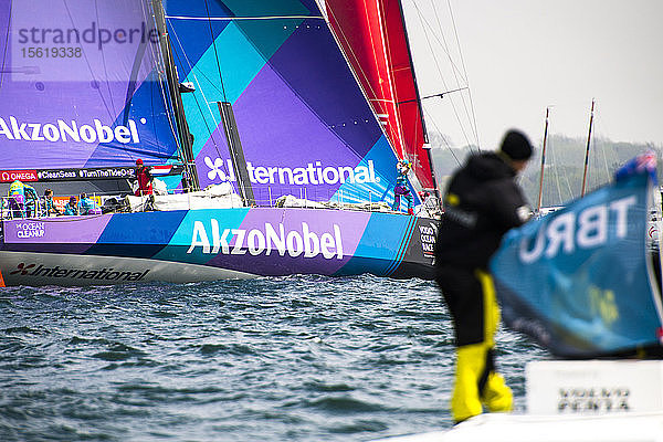 Das Team AkzoNobel beim Start der Etappe 9 des Volvo Ocean Race 2017-2018 rund um die Welt in Newport  Rhode Island