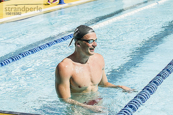 Brustschwimm-Olympiasieger Adam Peaty bei einer Trainingseinheit vor Rio im Schwimmbad
