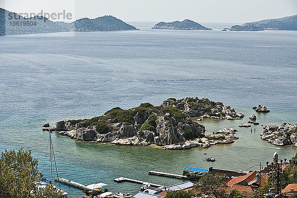 Der Blick von der Insel Kekova vor der türkischen Küste