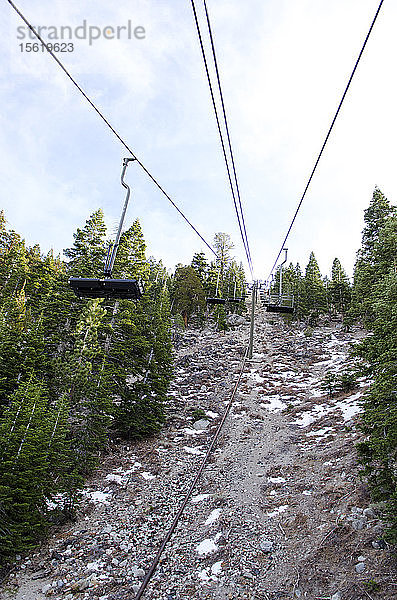 Skilift auf dem Gipfel des June Mountain in Kalifornien  USA