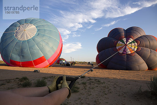 Vorbereitungen für den Start eines Heißluftballons  Albuquerque  New Mexico  USA