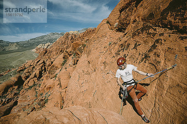 Ein Bergsteiger im Red Rock Canyon  Nevada