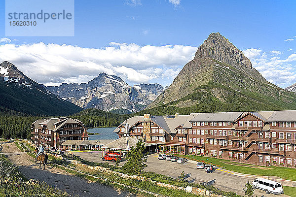 Many Glacier Hotel am Swiftcurrent Lake.