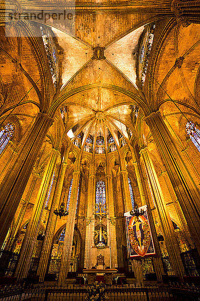 Im Inneren der Kathedrale von Barcelona in Barcelona  Spanien.
