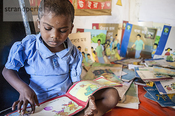 Leseecke im Vorschulzentrum im Dorf Malinchora. Bangladesch.