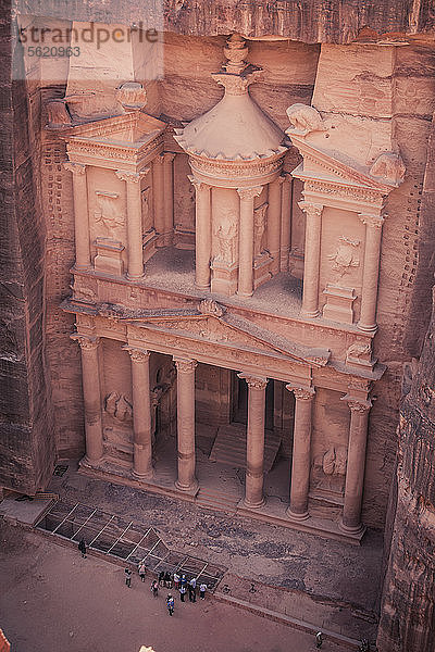 Blick auf das Schatzkammergebäude in Petra  Jordanien.