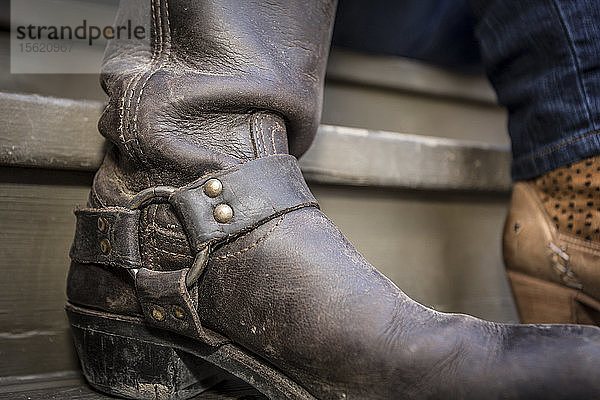 Alter  ausgetretener Leder-Westernstiefel.