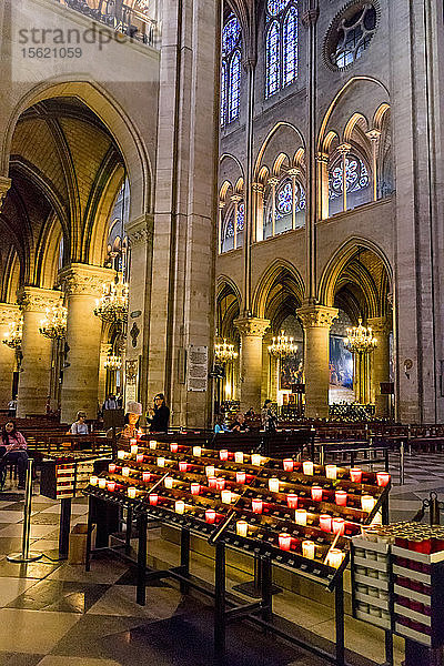 Im Inneren der Hauptkathedrale Notre Dame  Paris  Frankreich