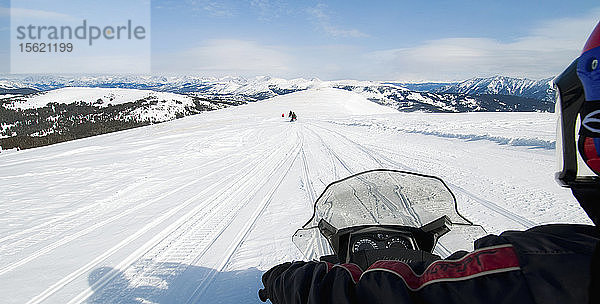 Schneemobilfahren in den Bergen von Vail  Colorado
