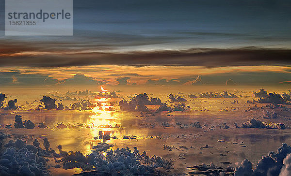 Sonnenfinsternis über dem Südchinesischen Meer im Mai 2012  Südchinesisches Meer  Palawan  Philippinen