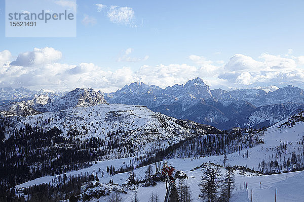 Majestätische Naturkulisse der österreichischen Alpen  Nassfeld  Kärnten  Österreich