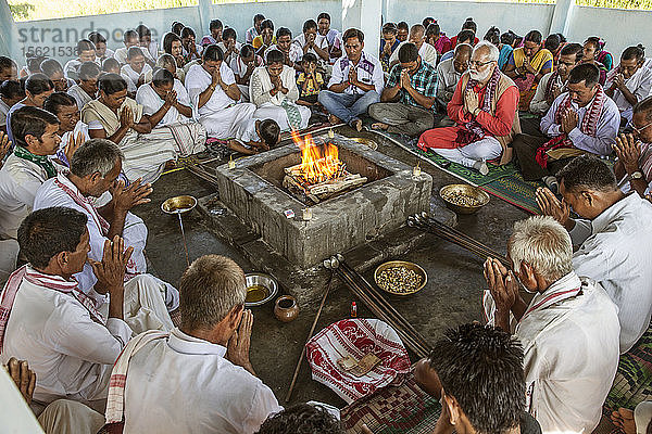 Hawan im Bezirk Karbi Anglong in Brahma Dharma Jyoti Mandir