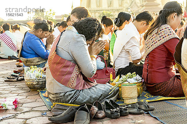 Boun That Luang ist ein jährlich stattfindendes buddhistisches Fest an der Goldenen Stupa (That Luang) in Vientiane  Laos.