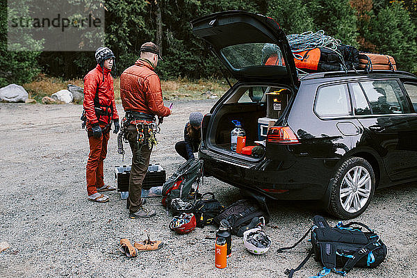 Bergsteiger bereiten sich auf den Tag im Yosemite Valley vor.
