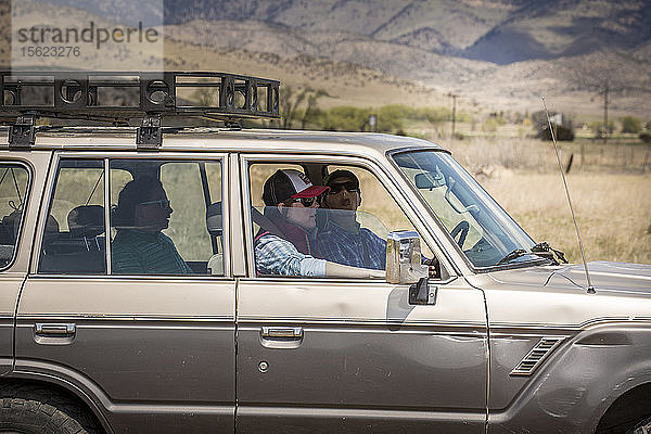 Gruppe von Frauen beim Autofahren in Yellowstone County  Montana