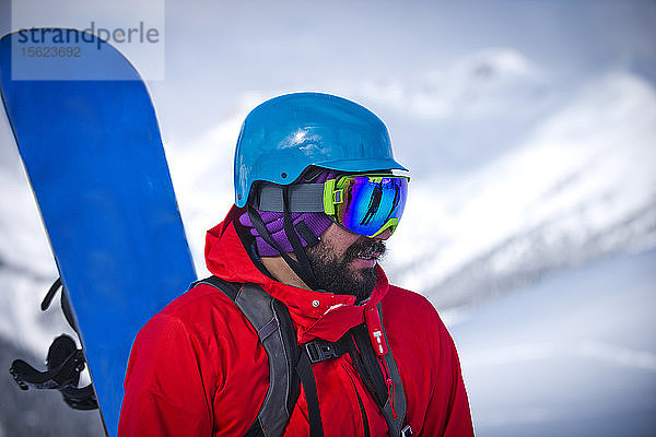 Porträt eines Snowboarders auf dem Silverton Mountain in Colorado.