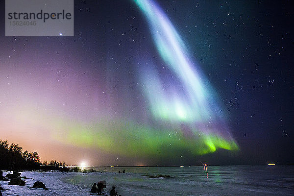 Aurora Borealis (Nordlichter) in Oulu  Finnland  während des Höhepunkts eines Sonnensturms.