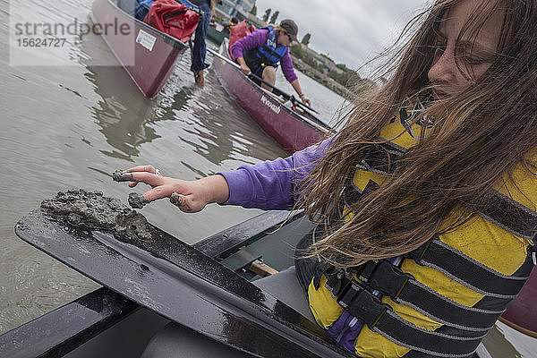 Umweltbildungsprogramm Canoes in Sloughs durch das Marine Science Institute  Redwood City  CA. Die sechste Klasse kam von der JLS Middle School in Palo Alto.