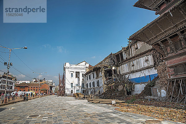Eingestürzte Teile des Hanuman Dhoka Palastes am Durbar Square  Kathmandu  Nepal
