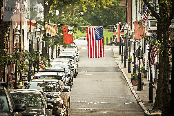 Eine Straßenszene in Charlestown  Massachusetts.