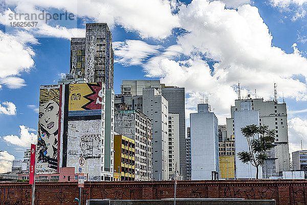 Gebäude mit Graffiti im Zentrum von S?ï¾£o Paulo  Brasilien