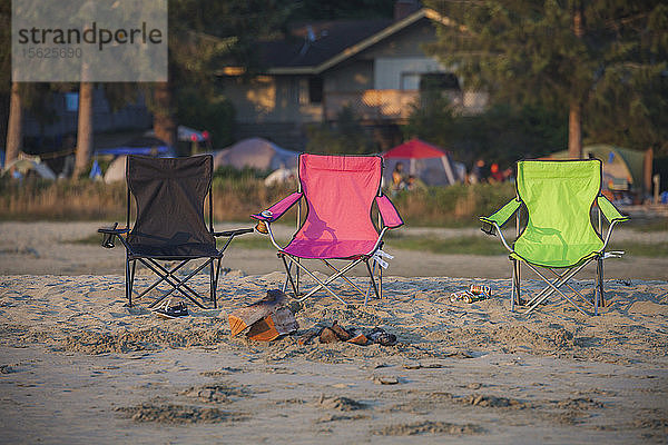 Strandstühle  Tofino  British Columbia  Kanada.