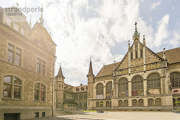 Fassade des Schweizerischen Landesmuseums an einem Sommertag  Zürich  Schweiz