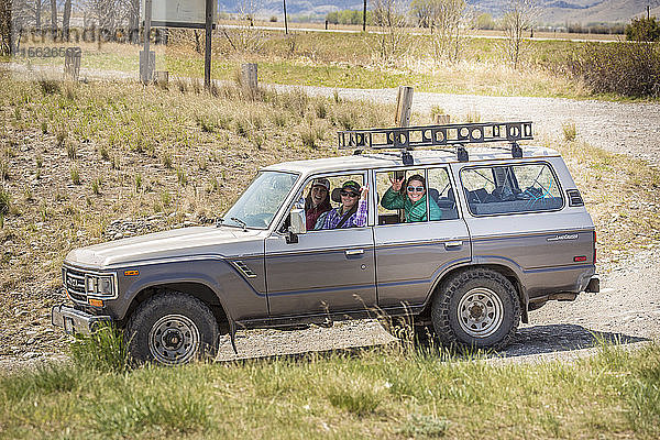 Gruppe von Frauen in einem Auto im Yellowstone County  Montana