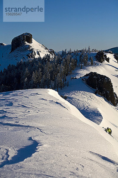 Langzeitbelichtung von Skifahrer Wandern in Lake Tahoe  Kalifornien  verwenden