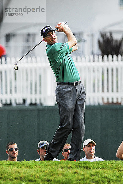 Jim Furyk schlägt während der U.S. Open in Torrey Pines in San Diego  CA ab.