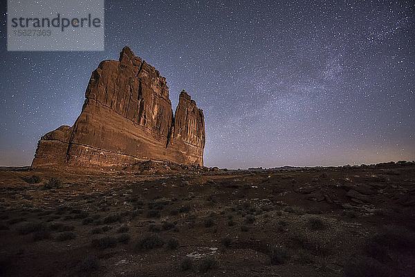 Mondlicht fällt auf die Orgel im Arches National Park.