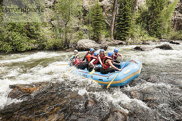 Menschen Rafting auf dem Taylor River in Colorado  USA