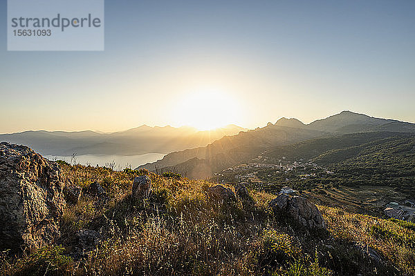 Blick vom Belvedere de Saliccio bei Sonnenaufgang  Piana  Corse-du-Sud  Korsika  Frankreich