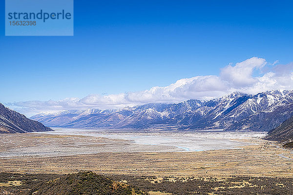 Neuseeland  Südinsel  Blick ins Tal des Tasman Lake mit Trümmerfeld von Gletschererosion