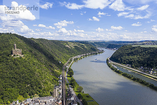 Luftaufnahme der Burg Maus am Rhein in Wellmich gegen den Himmel  Deutschland
