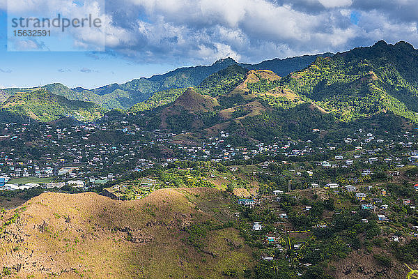Landschaftliche Ansicht von St. Vincent von Fort Charlotte aus gesehen  St. Vincent und die Grenadinen  Karibik