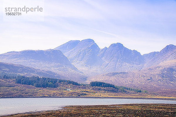 Landschaftliche Ansicht der Cuillin-Berge gegen den Himmel  Isle of Skye  Highlands  Schottland  UK