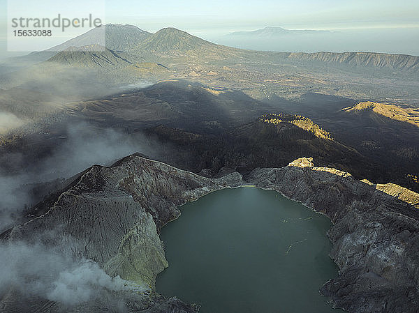 Indonesien  Java  Luftaufnahme des Schwefelsees des Vulkans Ijen