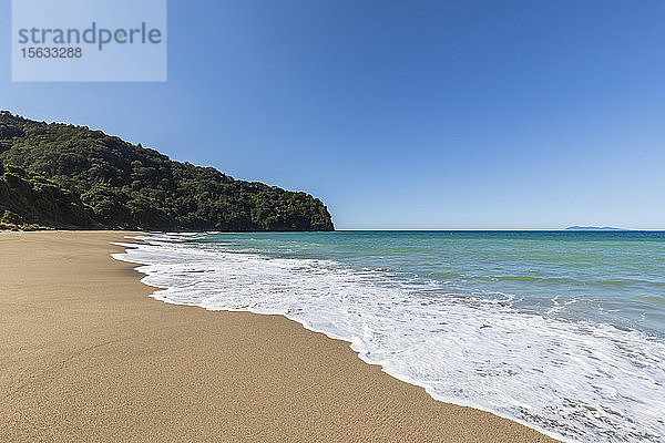 Neuseeland  Nordinsel  Waikato  malerischer Blick auf den Meeresstrand